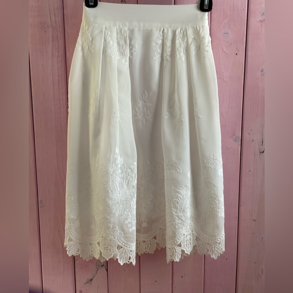 Lace skirt